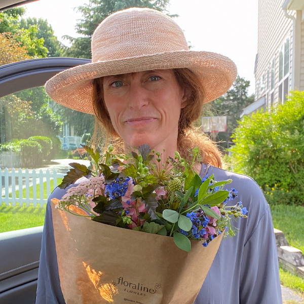 Amye Foelsch holding bouquet